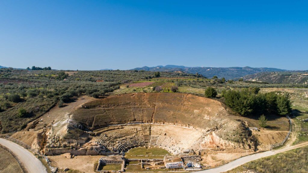 Το αρχαίο θέατρο της Σικυώνας από ψηλά