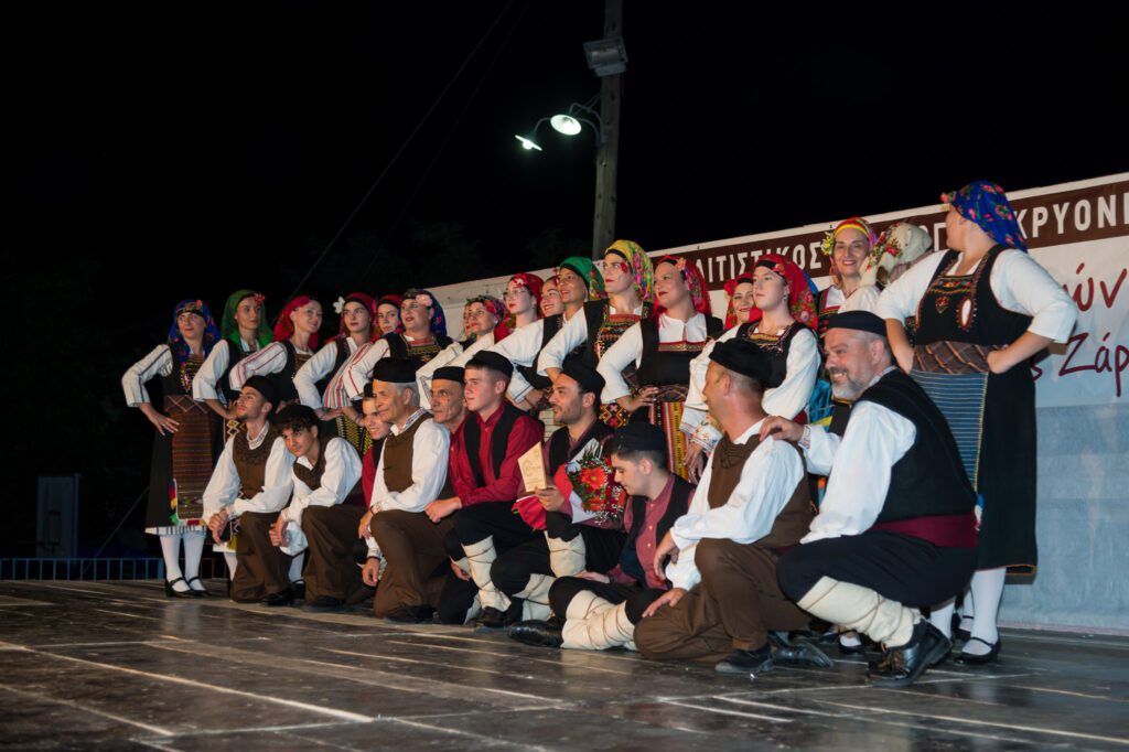 Πολιτιστικός Σύλλογος Κρυονερίου 8 Παραδοσιακοί χοροί — Σύλλογος Κρυονερίου