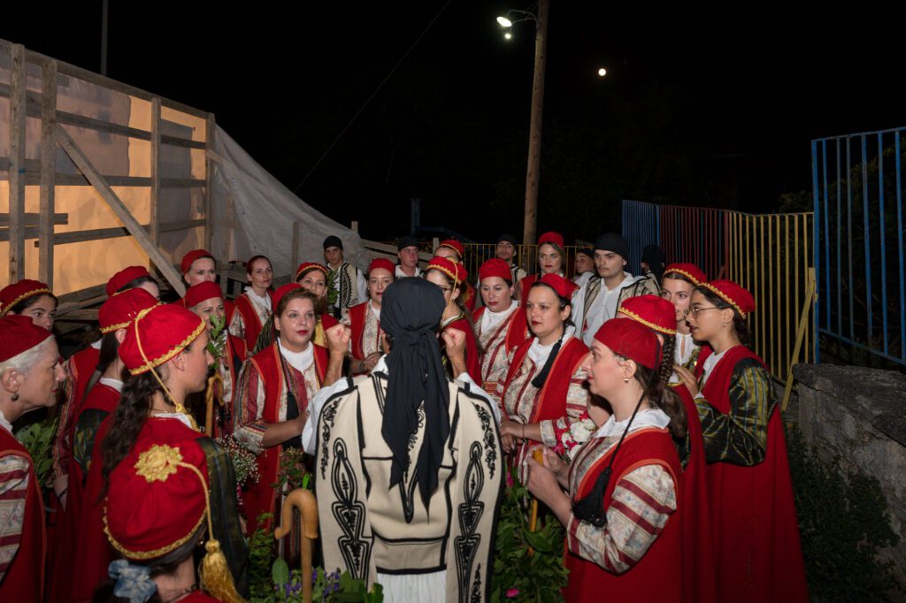 Πολιτιστικός Σύλλογος Κρυονερίου 2 Παραδοσιακοί χοροί — Σύλλογος Κρυονερίου