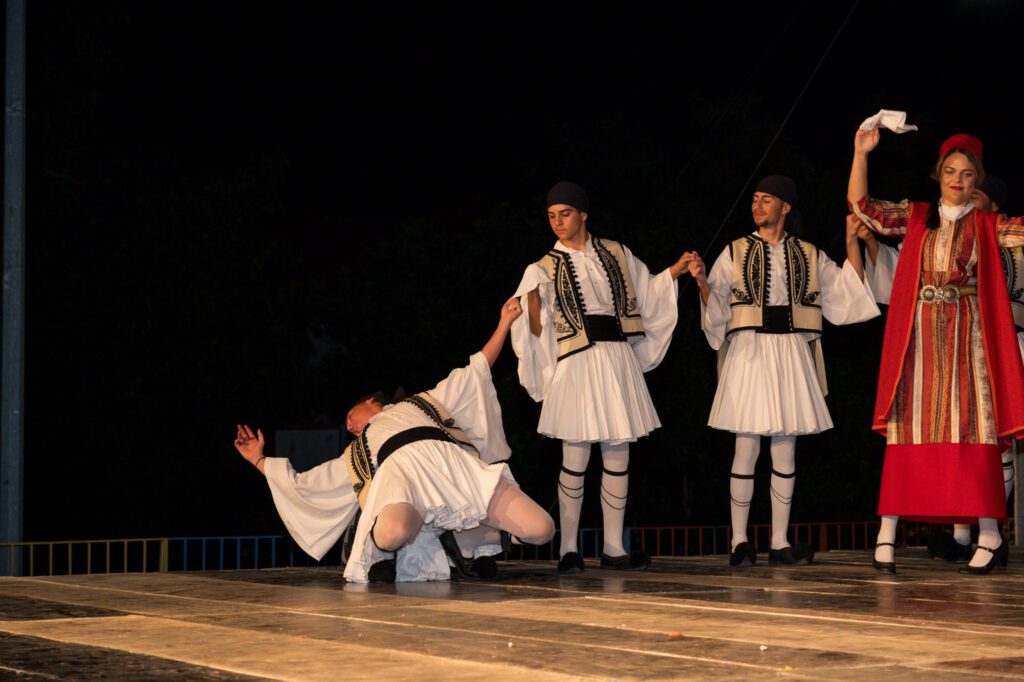 Πολιτιστικός Σύλλογος Κρυονερίου 1 Παραδοσιακοί χοροί — Σύλλογος Κρυονερίου