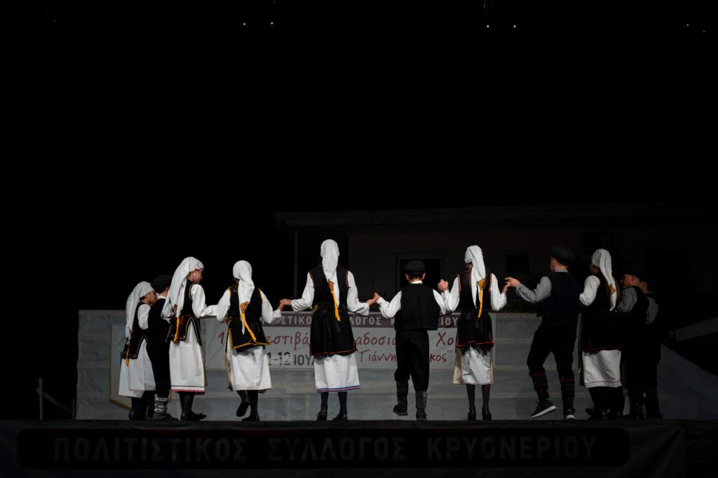 Πολιτιστικός Σύλλογος Κρυονερίου 4 Παραδοσιακοί χοροί — Σύλλογος Κρυονερίου